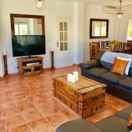 Stunning Detached With Private Pool Villa *